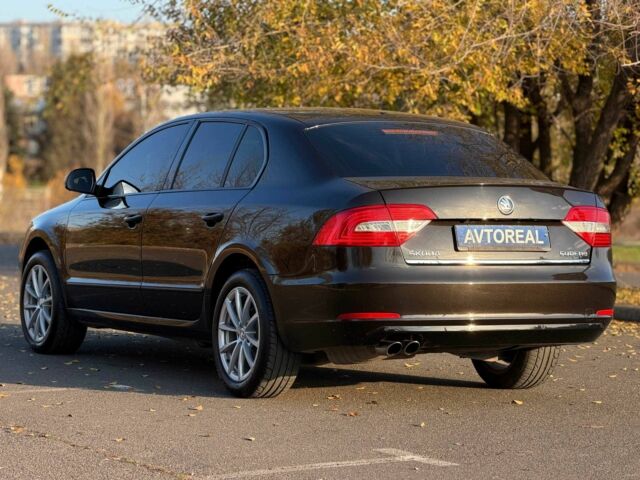 Коричневый Шкода Суперб, объемом двигателя 0 л и пробегом 235 тыс. км за 12600 $, фото 5 на Automoto.ua