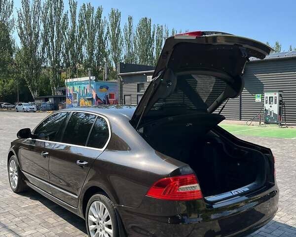 Шкода Суперб 2013 у Кривому Розі на Automoto.ua Коричневий Шкода Суперб, об'ємом двигуна 1.8 л та пробігом 173 тис. км за 11399 $, фото 16 на Automoto.ua