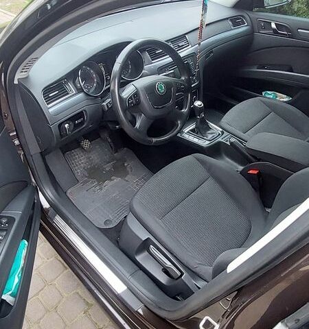 Коричневий Шкода Суперб, об'ємом двигуна 1.6 л та пробігом 320 тис. км за 9100 $, фото 4 на Automoto.ua