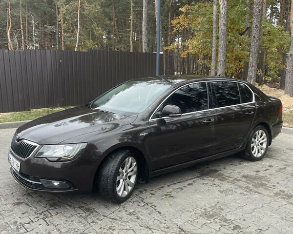 Коричневый Шкода Суперб, объемом двигателя 1.8 л и пробегом 218 тыс. км за 10800 $, фото 2 на Automoto.ua