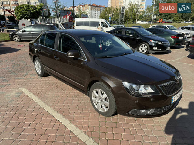 Коричневый Шкода Суперб, объемом двигателя 2 л и пробегом 280 тыс. км за 16000 $, фото 2 на Automoto.ua
