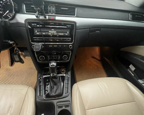 Коричневый Шкода Суперб, объемом двигателя 1.8 л и пробегом 240 тыс. км за 10000 $, фото 11 на Automoto.ua