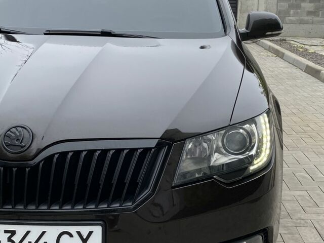 Коричневый Шкода Суперб, объемом двигателя 1.8 л и пробегом 200 тыс. км за 12500 $, фото 2 на Automoto.ua