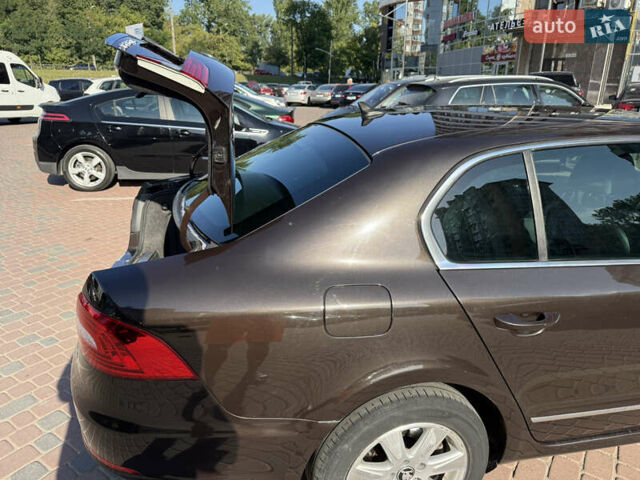 Коричневый Шкода Суперб, объемом двигателя 2 л и пробегом 280 тыс. км за 16000 $, фото 9 на Automoto.ua