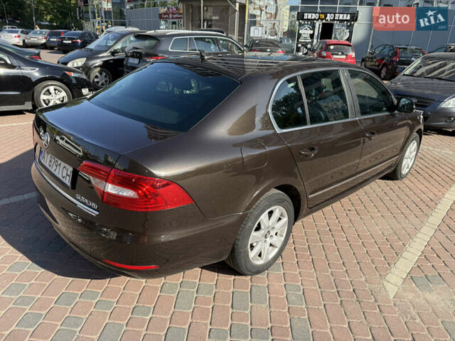 Коричневый Шкода Суперб, объемом двигателя 2 л и пробегом 280 тыс. км за 16000 $, фото 3 на Automoto.ua