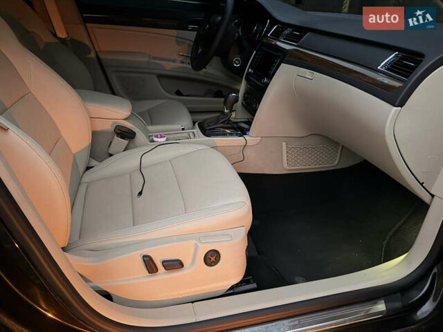 Коричневый Шкода Суперб, объемом двигателя 1.97 л и пробегом 189 тыс. км за 16000 $, фото 9 на Automoto.ua