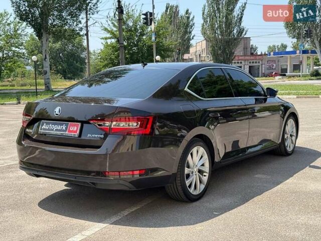 Коричневый Шкода Суперб, объемом двигателя 2 л и пробегом 270 тыс. км за 18990 $, фото 4 на Automoto.ua