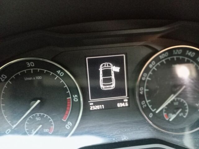 Коричневый Шкода Суперб, объемом двигателя 2 л и пробегом 231 тыс. км за 19200 $, фото 5 на Automoto.ua