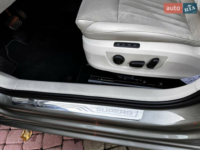 Коричневий Шкода Суперб, об'ємом двигуна 2 л та пробігом 247 тис. км за 18700 $, фото 45 на Automoto.ua
