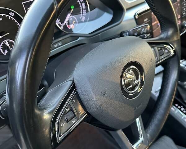 Коричневий Шкода Суперб, об'ємом двигуна 1.97 л та пробігом 197 тис. км за 18750 $, фото 100 на Automoto.ua