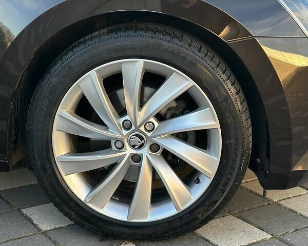 Коричневий Шкода Суперб, об'ємом двигуна 1.97 л та пробігом 197 тис. км за 18750 $, фото 15 на Automoto.ua