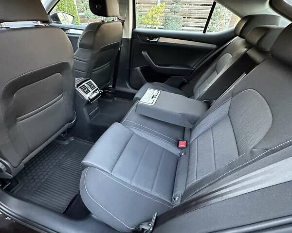 Коричневий Шкода Суперб, об'ємом двигуна 1.97 л та пробігом 197 тис. км за 18750 $, фото 116 на Automoto.ua