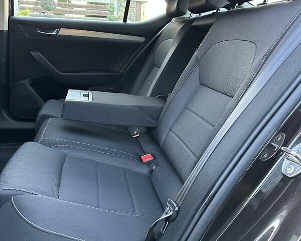 Коричневий Шкода Суперб, об'ємом двигуна 1.97 л та пробігом 197 тис. км за 18750 $, фото 114 на Automoto.ua