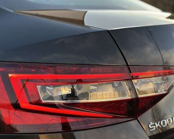 Коричневий Шкода Суперб, об'ємом двигуна 1.97 л та пробігом 197 тис. км за 18750 $, фото 47 на Automoto.ua