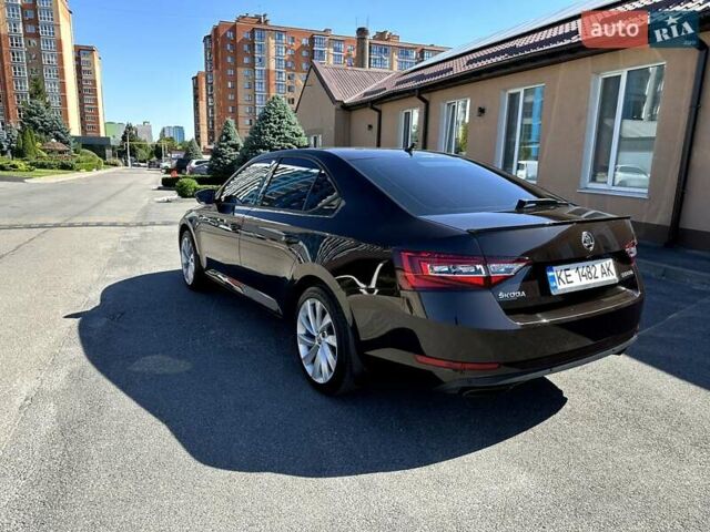 Коричневый Шкода Суперб, объемом двигателя 2 л и пробегом 52 тыс. км за 25999 $, фото 8 на Automoto.ua