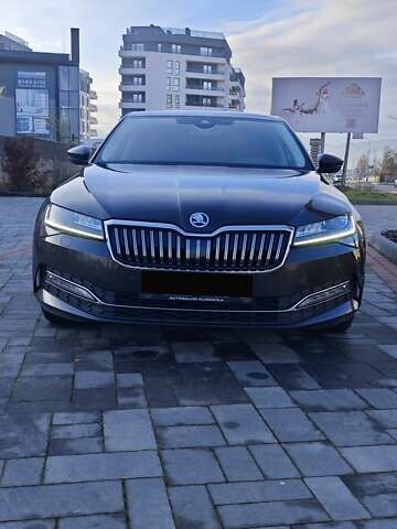 Коричневый Шкода Суперб, объемом двигателя 1.97 л и пробегом 233 тыс. км за 27900 $, фото 1 на Automoto.ua