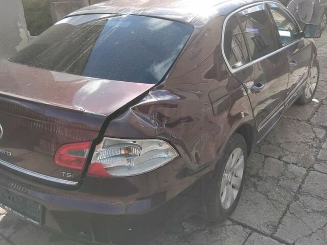 Шкода Суперб 2009 в Надворной на Automoto.ua Красный Шкода Суперб, объемом двигателя 1.8 л и пробегом 298 тыс. км за 3100 $, фото 7 на Automoto.ua