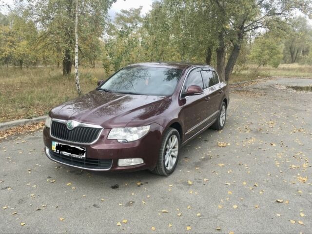 Червоний Шкода Суперб, об'ємом двигуна 2 л та пробігом 185 тис. км за 7900 $, фото 2 на Automoto.ua