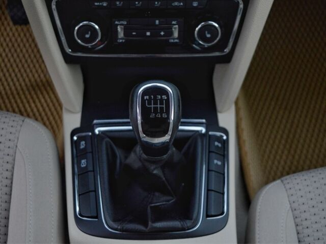 Красный Шкода Суперб, объемом двигателя 1.8 л и пробегом 194 тыс. км за 8300 $, фото 6 на Automoto.ua