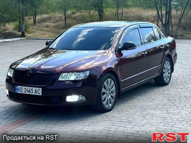 Красный Шкода Суперб, объемом двигателя 3.6 л и пробегом 285 тыс. км за 7500 $, фото 1 на Automoto.ua