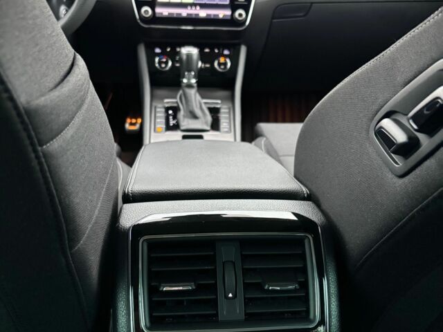 Червоний Шкода Суперб, об'ємом двигуна 2 л та пробігом 250 тис. км за 25000 $, фото 11 на Automoto.ua