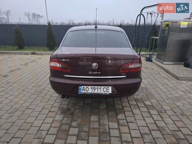Красный Шкода Суперб, объемом двигателя 1.97 л и пробегом 328 тыс. км за 7000 $, фото 1 на Automoto.ua