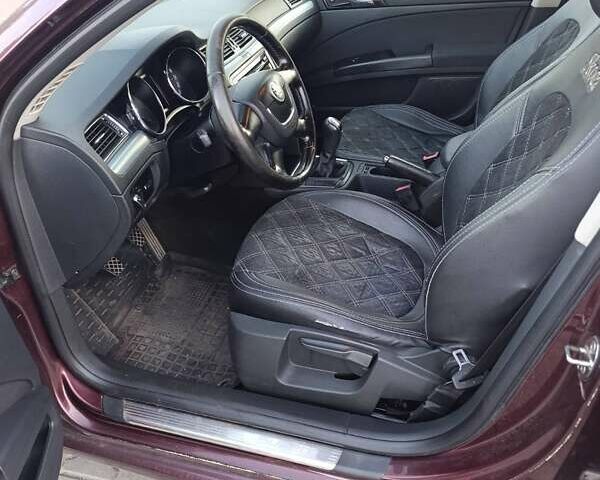Красный Шкода Суперб, объемом двигателя 1.8 л и пробегом 250 тыс. км за 6800 $, фото 3 на Automoto.ua