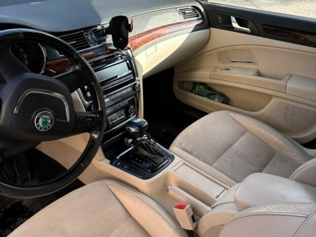 Красный Шкода Суперб, объемом двигателя 2 л и пробегом 270 тыс. км за 4000 $, фото 4 на Automoto.ua