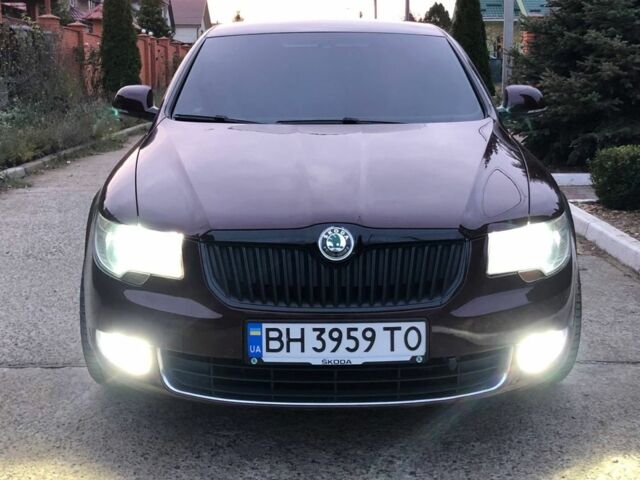 Красный Шкода Суперб, объемом двигателя 1.8 л и пробегом 286 тыс. км за 12200 $, фото 1 на Automoto.ua