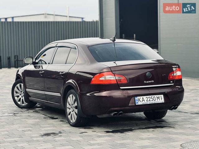 Красный Шкода Суперб, объемом двигателя 3.58 л и пробегом 254 тыс. км за 8800 $, фото 3 на Automoto.ua