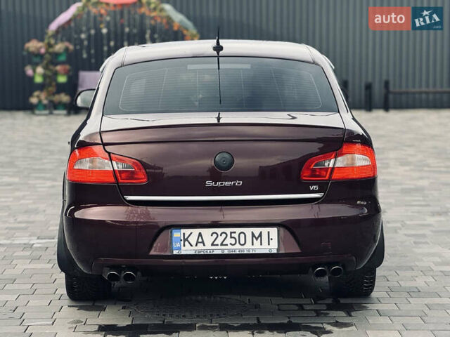 Красный Шкода Суперб, объемом двигателя 3.58 л и пробегом 254 тыс. км за 8800 $, фото 5 на Automoto.ua