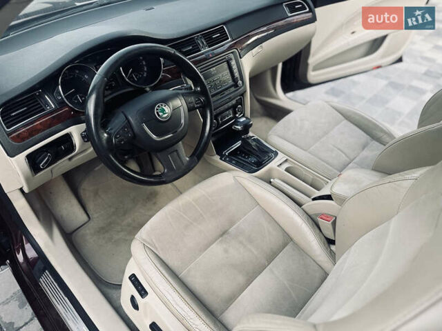 Красный Шкода Суперб, объемом двигателя 3.58 л и пробегом 254 тыс. км за 8800 $, фото 6 на Automoto.ua