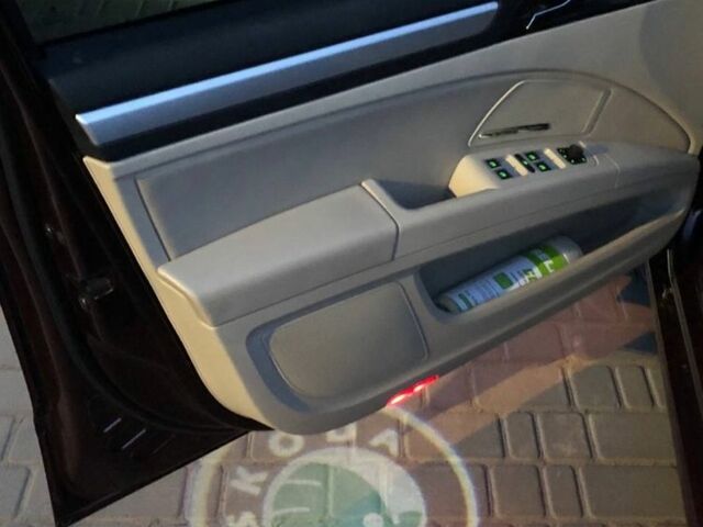 Красный Шкода Суперб, объемом двигателя 1.8 л и пробегом 286 тыс. км за 12200 $, фото 8 на Automoto.ua