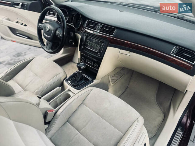 Красный Шкода Суперб, объемом двигателя 3.58 л и пробегом 254 тыс. км за 8800 $, фото 9 на Automoto.ua