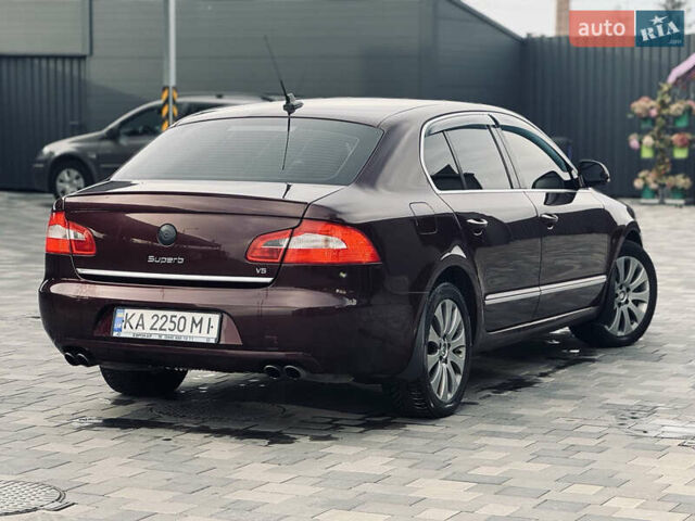 Красный Шкода Суперб, объемом двигателя 3.58 л и пробегом 254 тыс. км за 8800 $, фото 4 на Automoto.ua