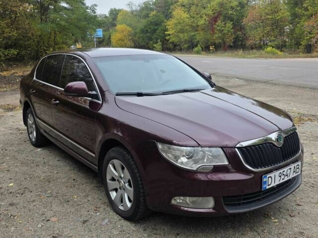Красный Шкода Суперб, объемом двигателя 1.8 л и пробегом 268 тыс. км за 8300 $, фото 2 на Automoto.ua