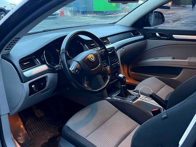 Красный Шкода Суперб, объемом двигателя 2 л и пробегом 278 тыс. км за 9800 $, фото 4 на Automoto.ua