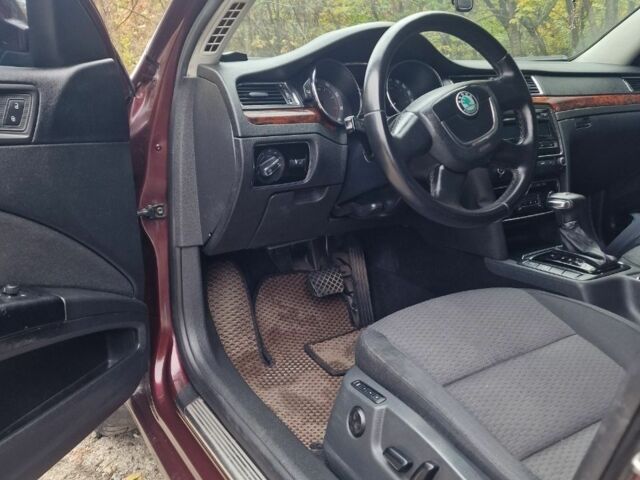 Красный Шкода Суперб, объемом двигателя 1.8 л и пробегом 268 тыс. км за 8300 $, фото 5 на Automoto.ua