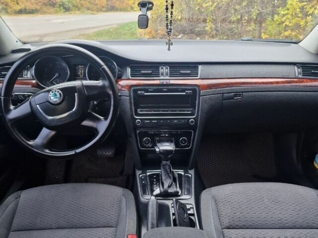 Красный Шкода Суперб, объемом двигателя 1.8 л и пробегом 268 тыс. км за 8300 $, фото 3 на Automoto.ua