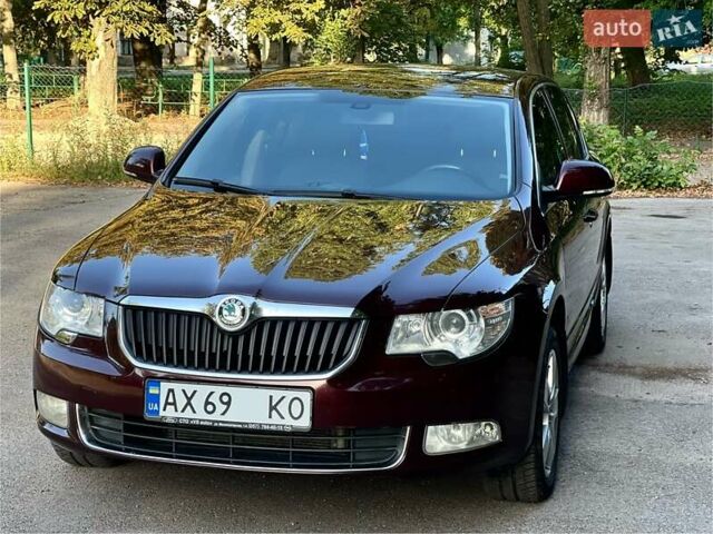 Красный Шкода Суперб, объемом двигателя 1.8 л и пробегом 133 тыс. км за 9999 $, фото 1 на Automoto.ua