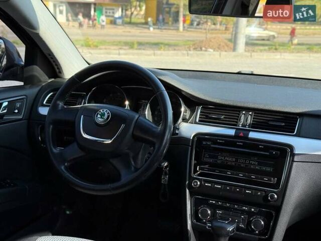 Красный Шкода Суперб, объемом двигателя 1.8 л и пробегом 183 тыс. км за 8800 $, фото 27 на Automoto.ua