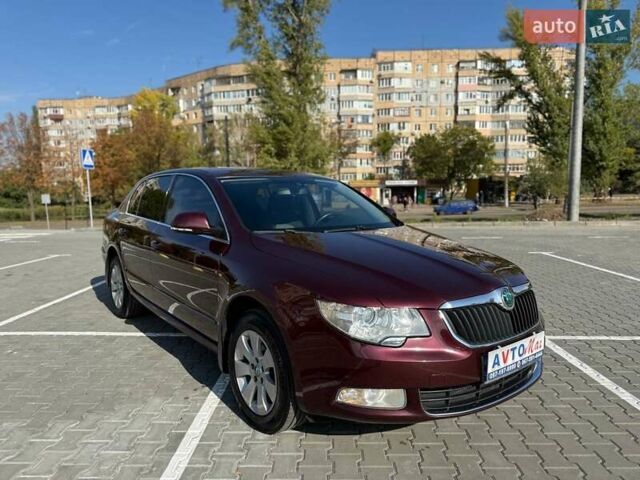 Красный Шкода Суперб, объемом двигателя 1.8 л и пробегом 183 тыс. км за 8800 $, фото 2 на Automoto.ua