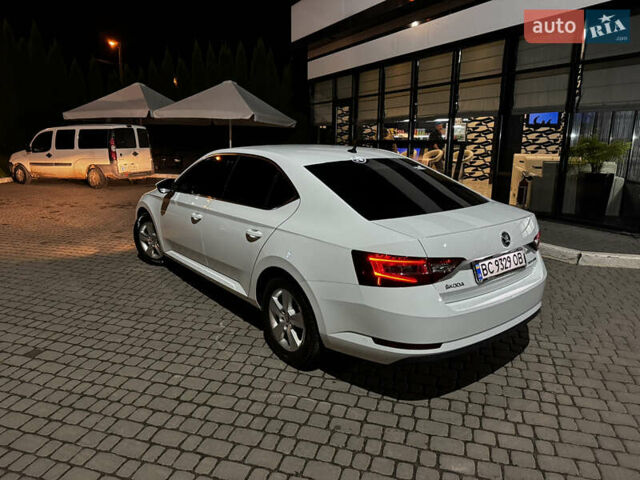 Шкода Суперб, объемом двигателя 1.6 л и пробегом 162 тыс. км за 13900 $, фото 4 на Automoto.ua