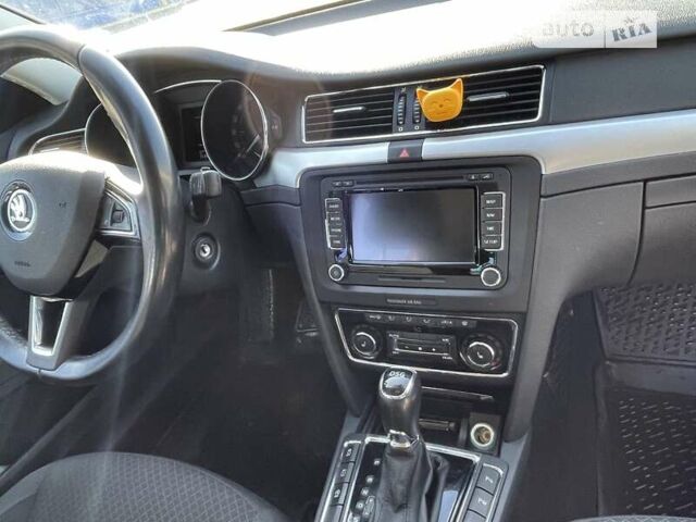 Шкода Суперб, об'ємом двигуна 2 л та пробігом 218 тис. км за 13000 $, фото 28 на Automoto.ua