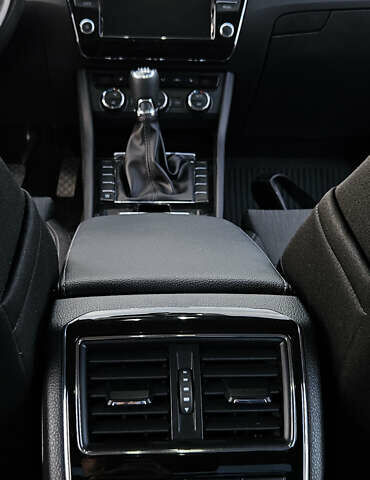 Шкода Суперб, объемом двигателя 1.8 л и пробегом 83 тыс. км за 14500 $, фото 13 на Automoto.ua