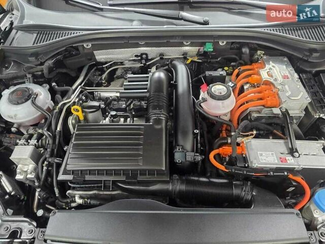 Шкода Суперб, объемом двигателя 1.4 л и пробегом 48 тыс. км за 43590 $, фото 16 на Automoto.ua