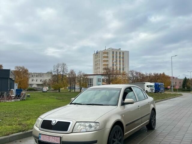 Жовтий Шкода Суперб, об'ємом двигуна 2 л та пробігом 226 тис. км за 5300 $, фото 1 на Automoto.ua