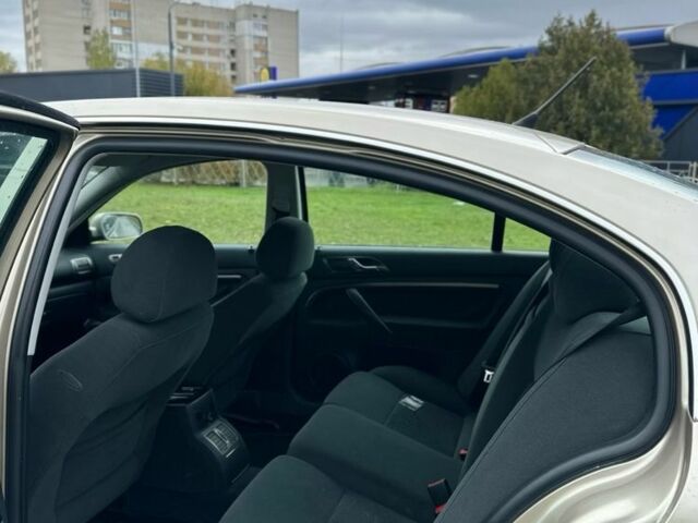 Жовтий Шкода Суперб, об'ємом двигуна 2 л та пробігом 226 тис. км за 5300 $, фото 5 на Automoto.ua