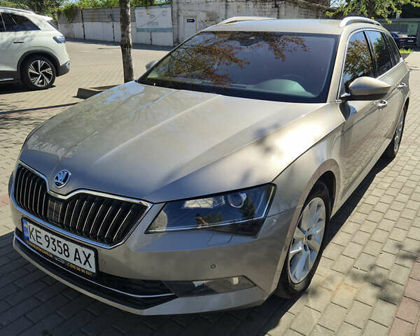 Жовтий Шкода Суперб, об'ємом двигуна 1.97 л та пробігом 240 тис. км за 17900 $, фото 6 на Automoto.ua