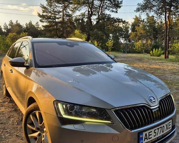 Желтый Шкода Суперб, объемом двигателя 1.97 л и пробегом 240 тыс. км за 17500 $, фото 3 на Automoto.ua